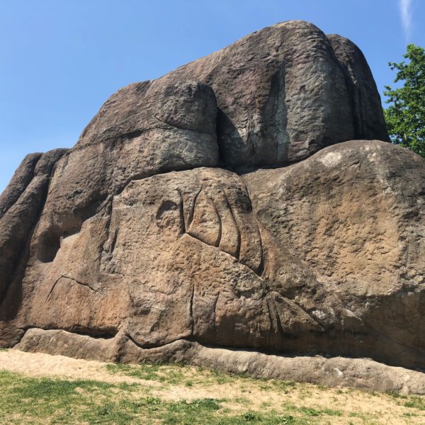 monument-agnes-sawer-eglv